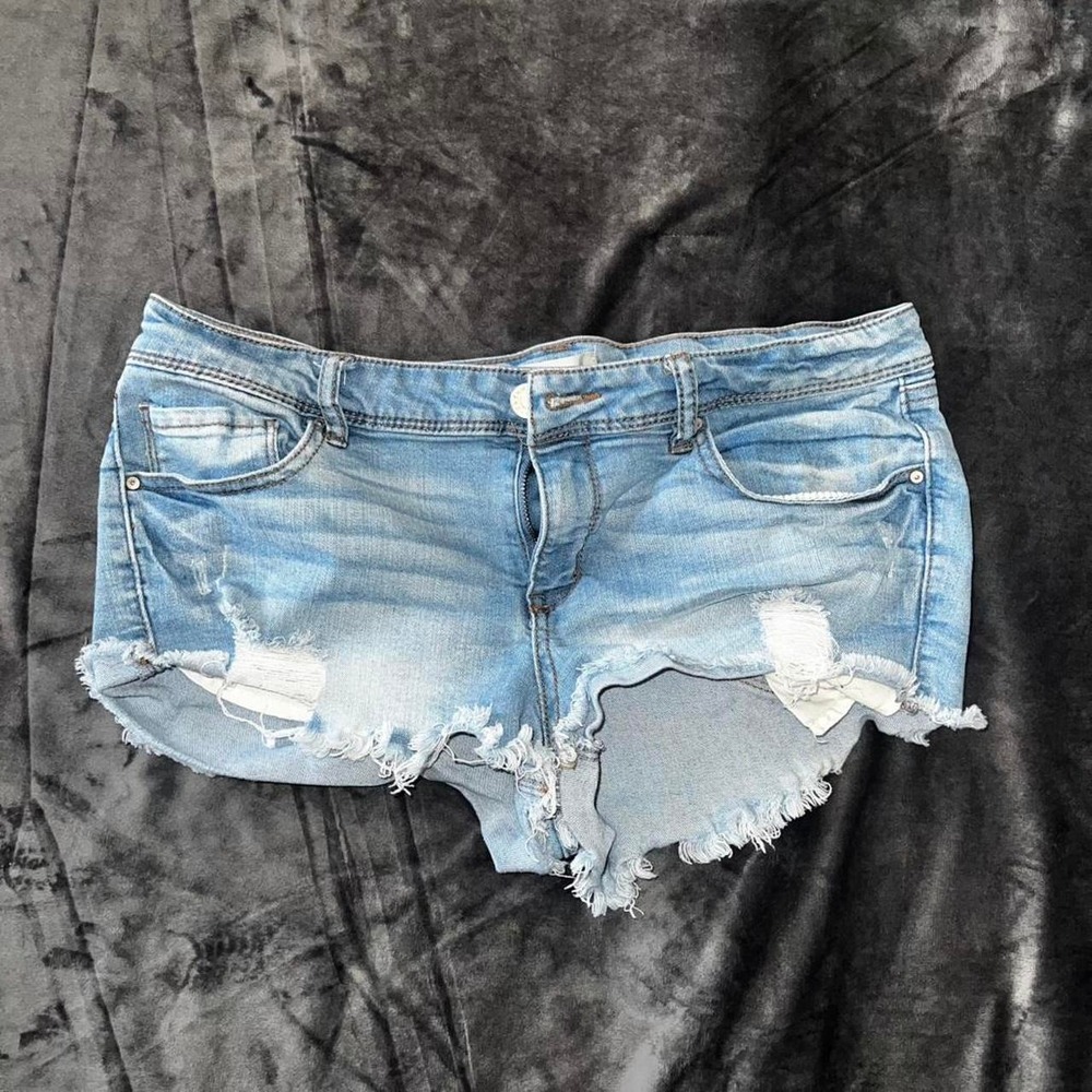Refuge Distressed Denim Shorts Light Wash Size 10